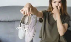 Lakukan 6 Usaha Ini Agar Sepatu Anda Jauh dari Bau Kaki