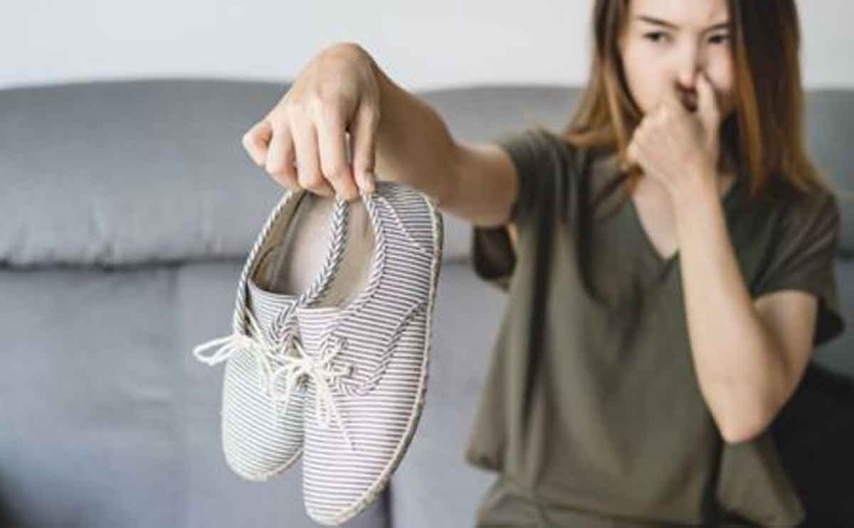 Lakukan 6 Usaha Ini Agar Sepatu Anda Jauh dari Bau Kaki