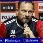 Imbangi Bhayangkara,  Paksakan Pemain Tak Sesuai Posisinya