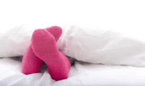 Manfaat Pakai Kaus Kaki Saat Tidur