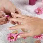 7 Cara Agar Manicure dan Pedicure Lebih Awet