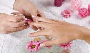 7 Cara Agar Manicure dan Pedicure Lebih Awet
