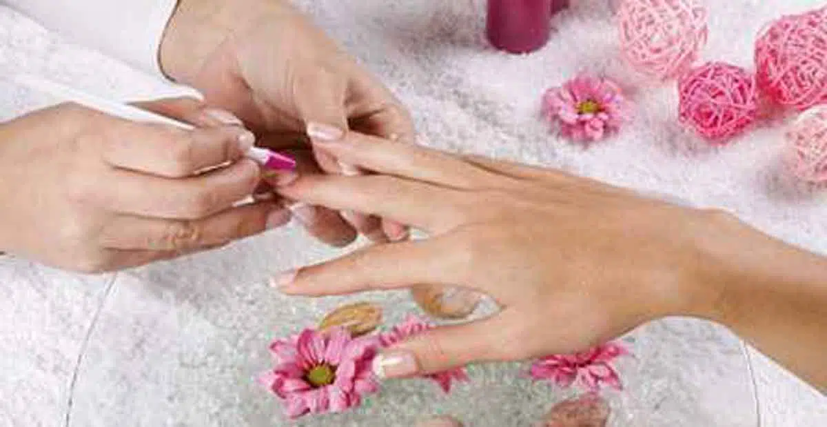 7 Cara Agar Manicure dan Pedicure Lebih Awet