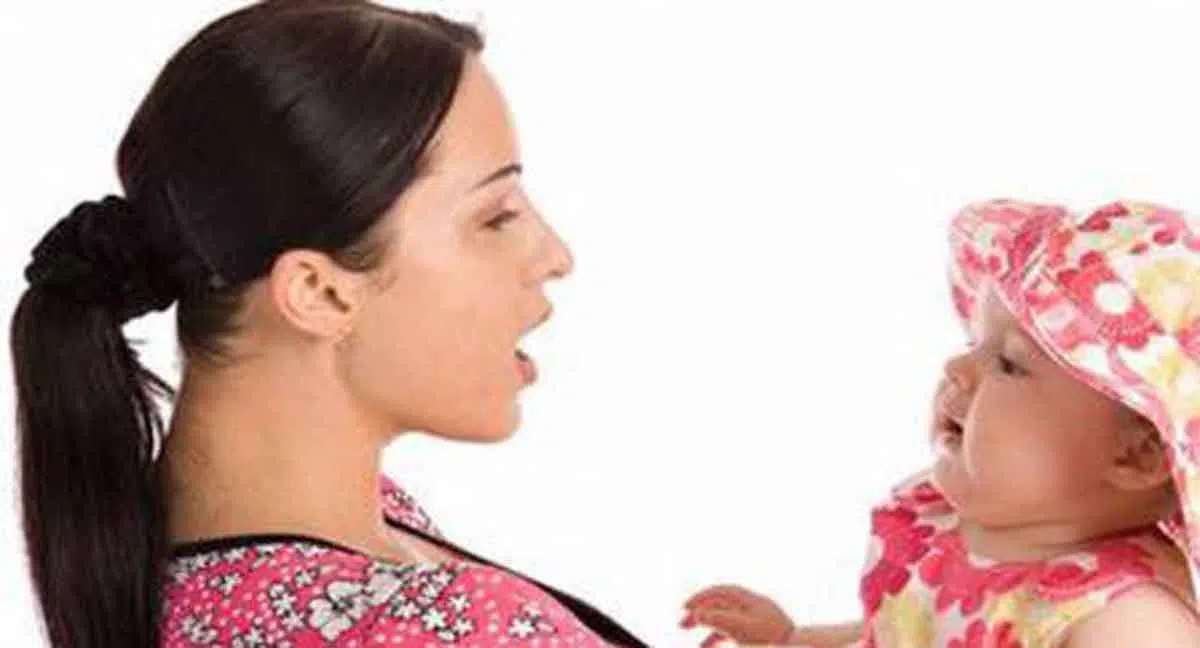 Ajari dan Rangsang Si Kecil agar Cepat Bicara dengan 4 Cara Ini