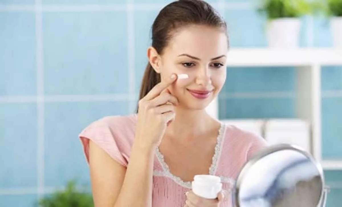 Mengenal Khasiat dan Efek Samping Retinol Bagi Kulit