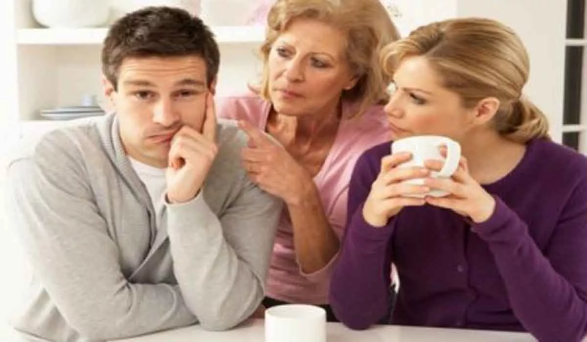 Orang Tua Sering Ikut Campur Urusan Rumah Tangga? Atasi dengan 3 Cara Ini