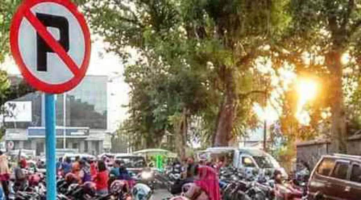 Jadi Sumber Kemacetan, Dishub Bangkalan Akan Tertibkan Parkir Liar