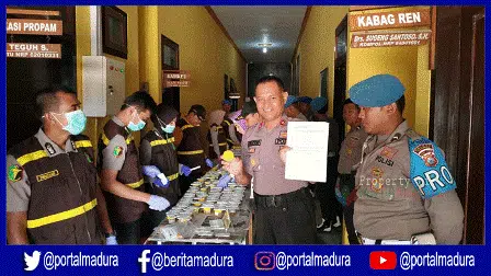 174 Polisi di Sampang Jalani Tes Urine
