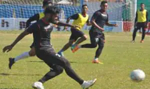 Pemain Madura FC menjalani latihan rutin di Stadion Ahmad Yani, Sumenep, Jawa Timur, Selasa (30/7/2019). (Foto. @madura.fc)