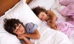 Plus Minus Jika Kakak Adik Tidur Sekamar