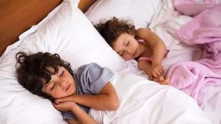 Plus Minus Jika Kakak Adik Tidur Sekamar