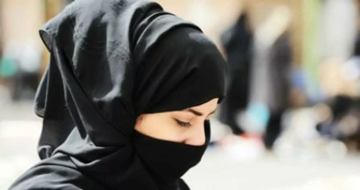 Rambut yang Rontok Saat Menstruasi Tak Wajib Disucikan