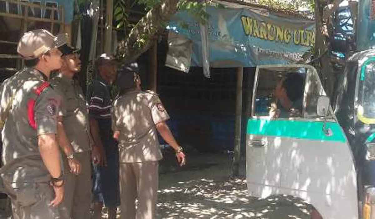 Pedagang Kaki Lima di Akses Jembatan Suramadu Digusur