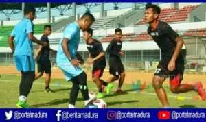 Boyong 19 Pemain, Madura FC Waspadai Bola Atas di Kandang Martapura FC