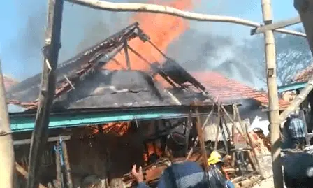 Kebakaran Rumah Warga Sampang Diduga Konsleting Listrik