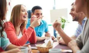 5 Zodiak Ini Paling Humoris dan Mencairkan Segala Suasana