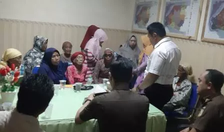 3 Tahun Hanya Terima Empat Kali, Penerima PKH Datangi Kejari Bangkalan