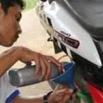 3 Cara Cerdas Pilih Oli untuk Motor Matik