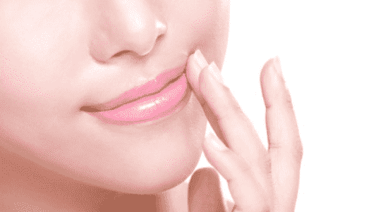 3 Cara Tepat Bersihkan Lipstik Matte dari Bibir