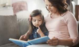 5 Cara Ajarkan Anak Membaca Buku
