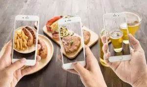 Dosa atau Tidak Suka Pamer Foto Makanan di Media Sosial?