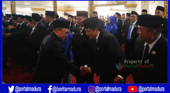 50 Anggota DPRD Sumenep Diambil Sumpah di Pendopo Keraton