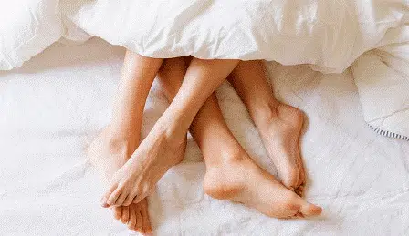 Alasan Bercinta Lebih Bergairah Saat Suhu Panas