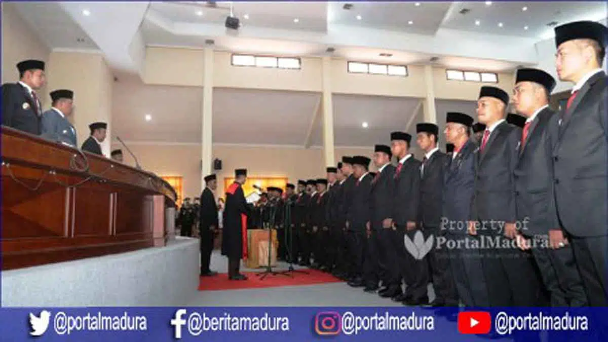 Prosesi pelantikan anggota DPRD Sampang Periode 2019-2024 di Gedung DPRD Sampang, Jl. Wijaya Kusuma, Minggu (25/8/2019). (Foto. Rafi/portalmadura.com)