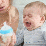 Bayi Tolak Minum Susu dari Botol? Ini 5 Penyebabnya