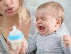 Bayi Tolak Minum Susu dari Botol? Ini 5 Penyebabnya