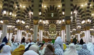 Benarkah Lakukan Salat Arbain Bisa Terbebas dari Api Neraka