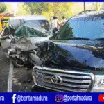 Brakkk! Daihatsu Grand Max vs Toyota Jeep Land Cruiser, Satu Tewas
