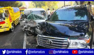 Brakkk! Daihatsu Grand Max vs Toyota Jeep Land Cruiser, Satu Tewas