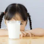 Cara Atasi Anak yang Tak Suka Minum Susu