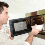Daftar Makanan yang Dilarang Dimasak Pakai Microwave, Catat!