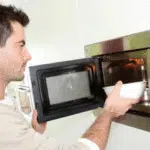 Daftar Makanan yang Dilarang Dimasak Pakai Microwave, Catat!