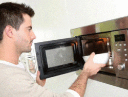 Daftar Makanan yang Dilarang Dimasak Pakai Microwave, Catat!