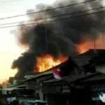 Video Bunyi Ledakan, Api Semakin Berkobar di Gudang dan Toko Budi Santoso