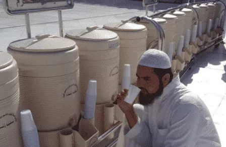 Keistimewaan dan Keajaiban Air Zamzam