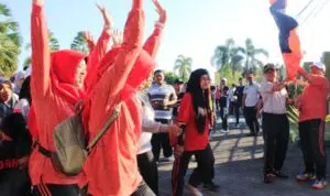 Pelepasan peserta JJS oleh Ketua PA dan PN Sumenep. (Foto. Nanik Dwi Jayanti/portalmadura.com)