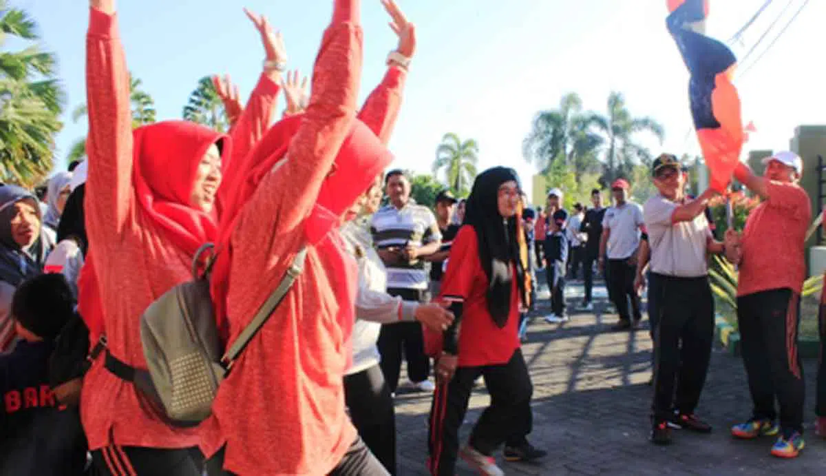 Pelepasan peserta JJS oleh Ketua PA dan PN Sumenep. (Foto. Nanik Dwi Jayanti/portalmadura.com)