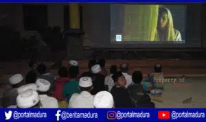 Rayakan HUT ke 74 RI, LPI Bustanul Fawaid Nobar Film Sang Kiai