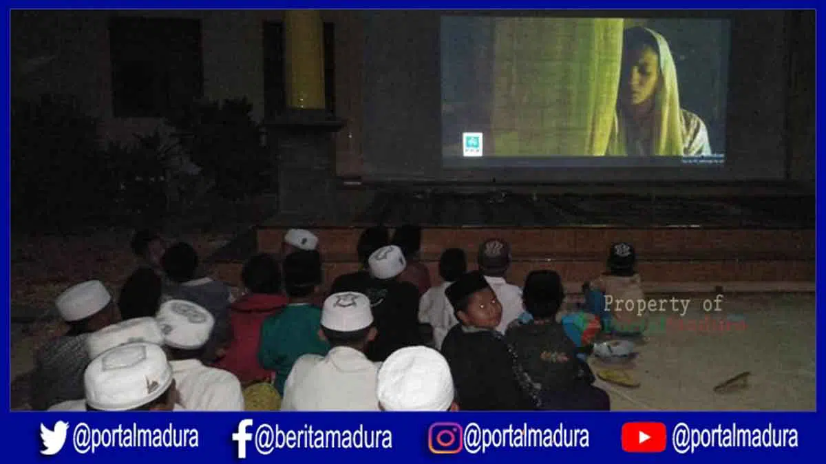 Rayakan HUT ke 74 RI, LPI Bustanul Fawaid Nobar Film Sang Kiai