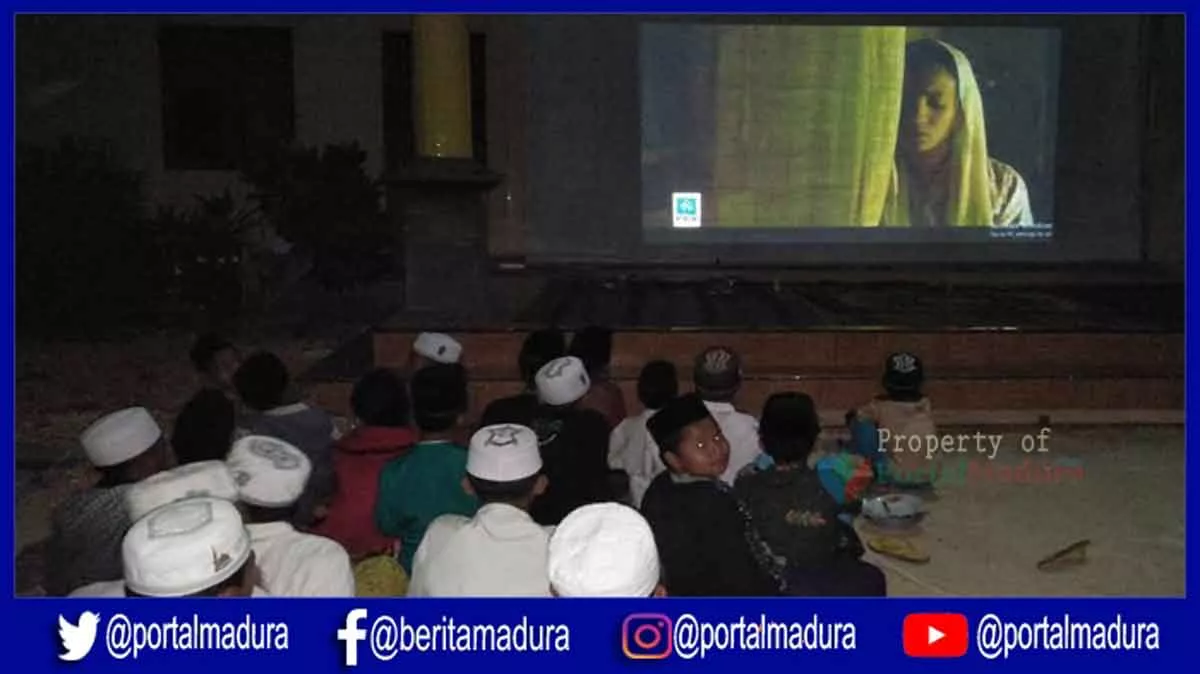Rayakan HUT ke 74 RI, LPI Bustanul Fawaid Nobar Film Sang Kiai