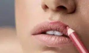 Jangan Lakukan 5 Hal Ini Saat Gunakan Lip Liner