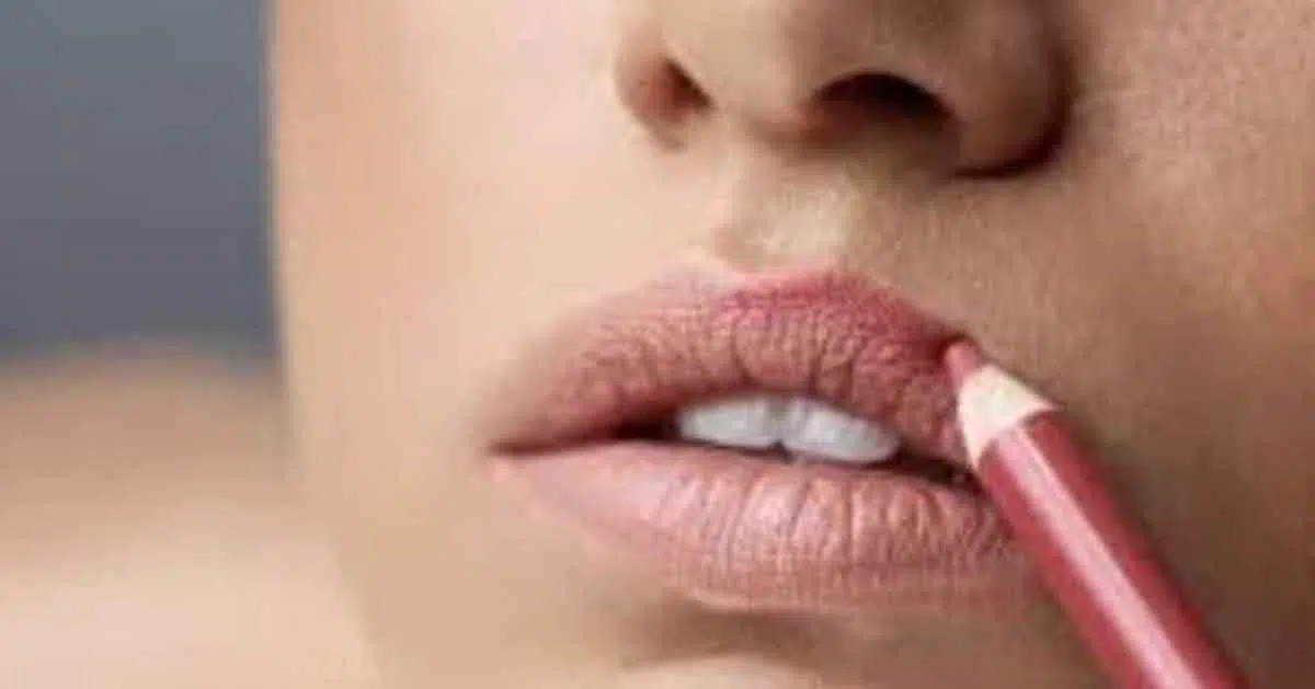 Jangan Lakukan 5 Hal Ini Saat Gunakan Lip Liner