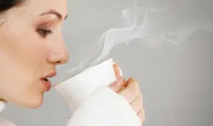 Nikmati 5 Manfaat Jika Minum Air Hangat Setiap Hari