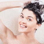 Manfaat Lakukan Double Cleansing untuk Rambut
