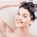Manfaat Lakukan Double Cleansing untuk Rambut