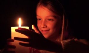 Mati Lampu? Lakukan 8 Aktivitas Ini Agar Si Kecil Tak Bosan